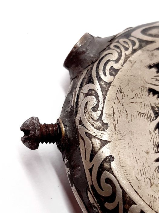 Редкая старинная зажигалка, не рабочая