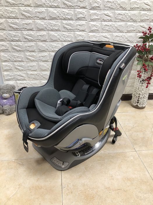 Автокрісло Chicco Nextfit Zip Група 0+/1/2 (0-30кг) изофикс ізофікс