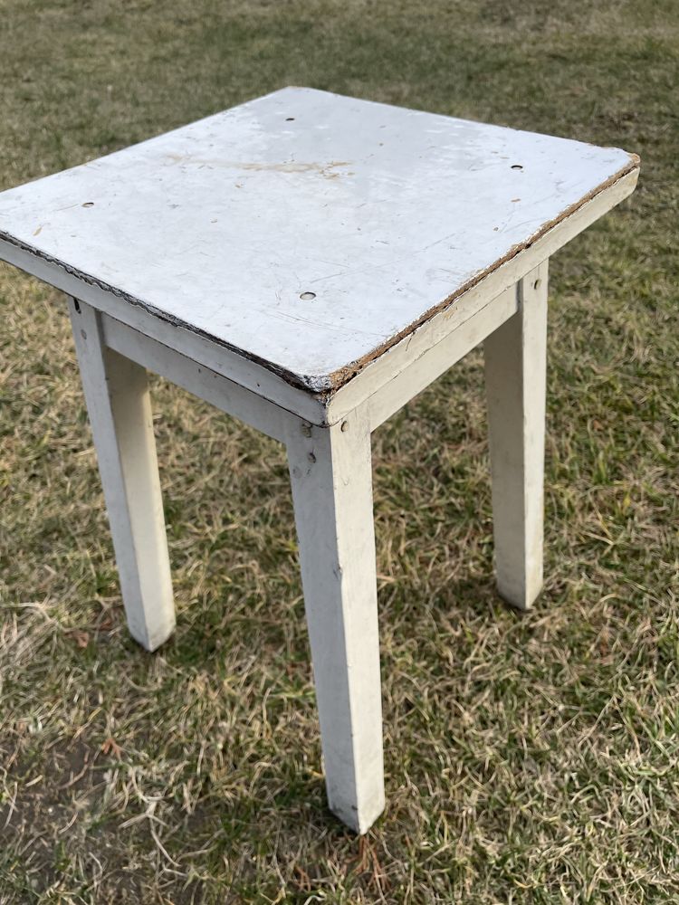 Taboret z drewna
