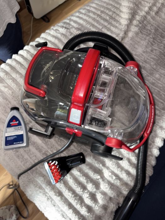 Aspirador novo com tudo em caixa para remover sujidade