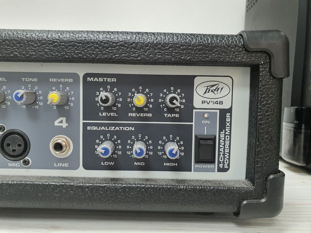 PEAVEY PVi 4B Мікшерний пульт з підсилювачем 4+1, 1х100Вт.