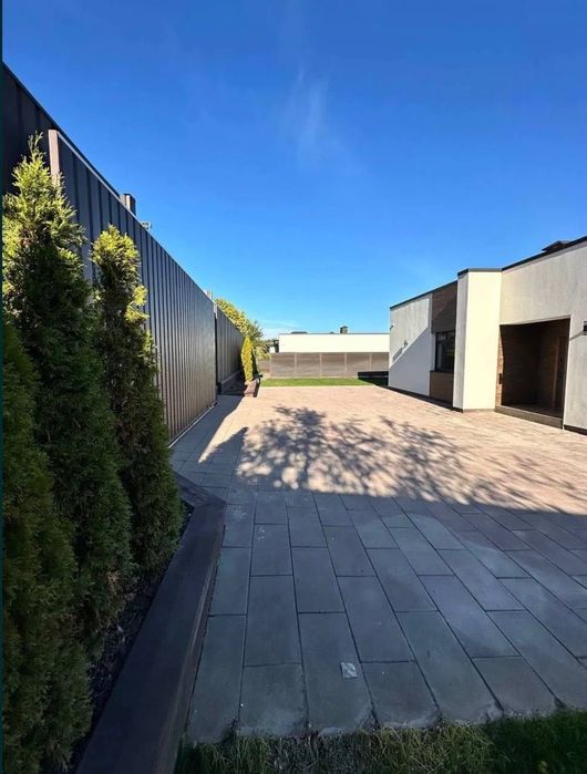 Новий будинок у престижному котеджному містечку