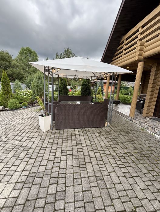 Гарний будинок з каміном!