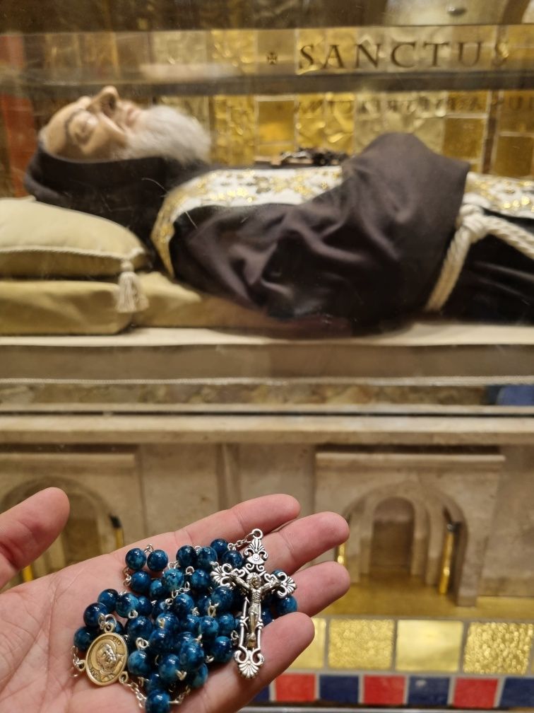 różaniec  Ojca Pio z relikwią+obrazek