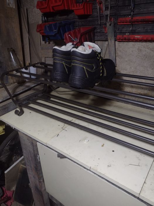 Stojak na buty krótko uzywany