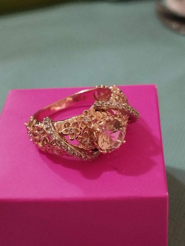 Шикарное золотое кольцо ювелирной компании TANGO