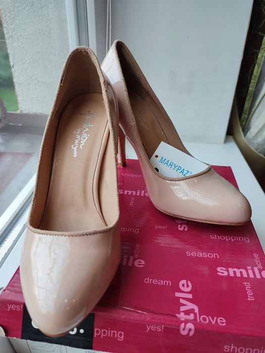Туфли женские. Лаковые. Нюдовые