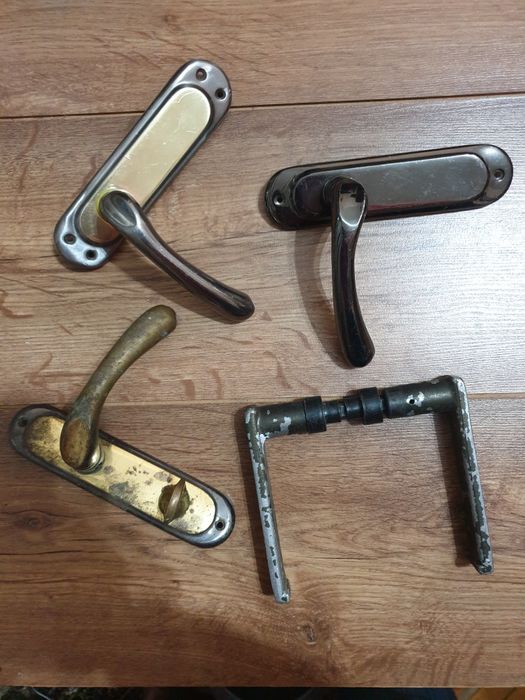 Накладні ручкі на двері, врізний замок