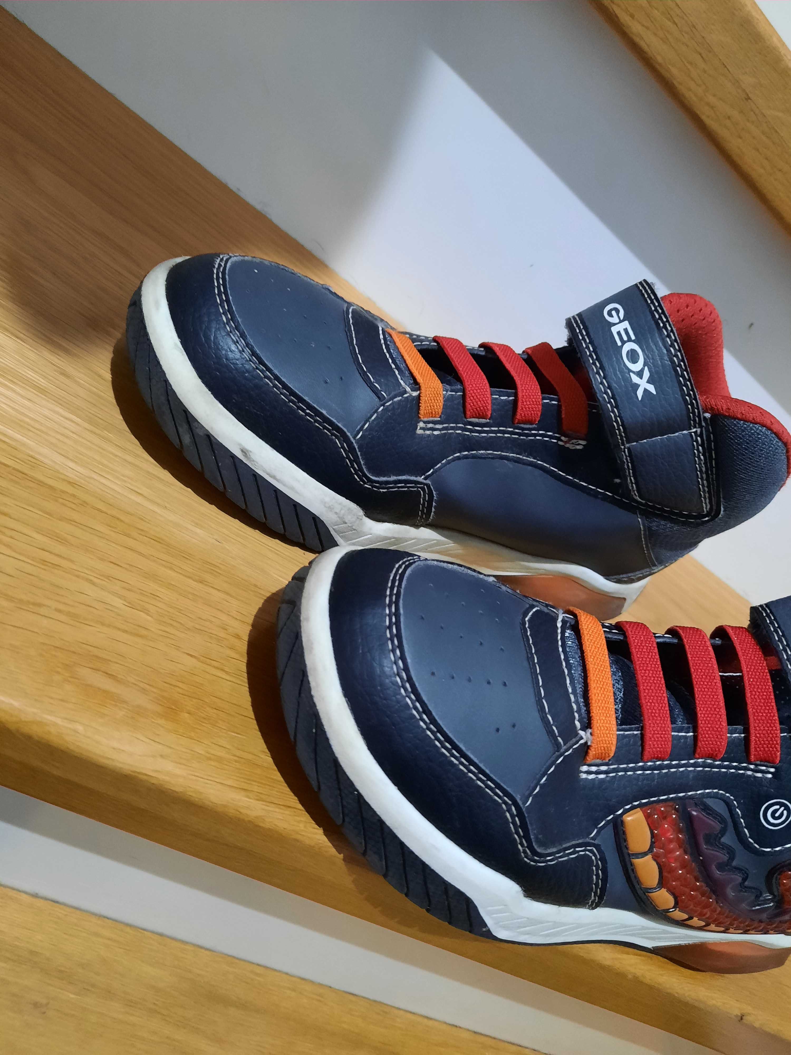 Geox 38 świecą  adidasy botki