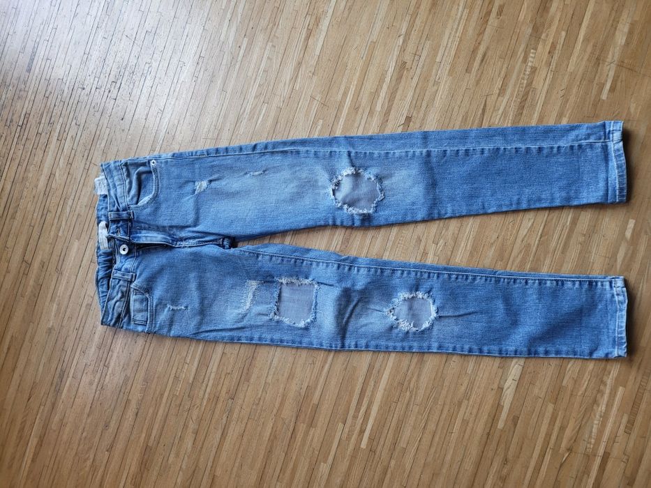 Jeansy Zara 128 z dziurami