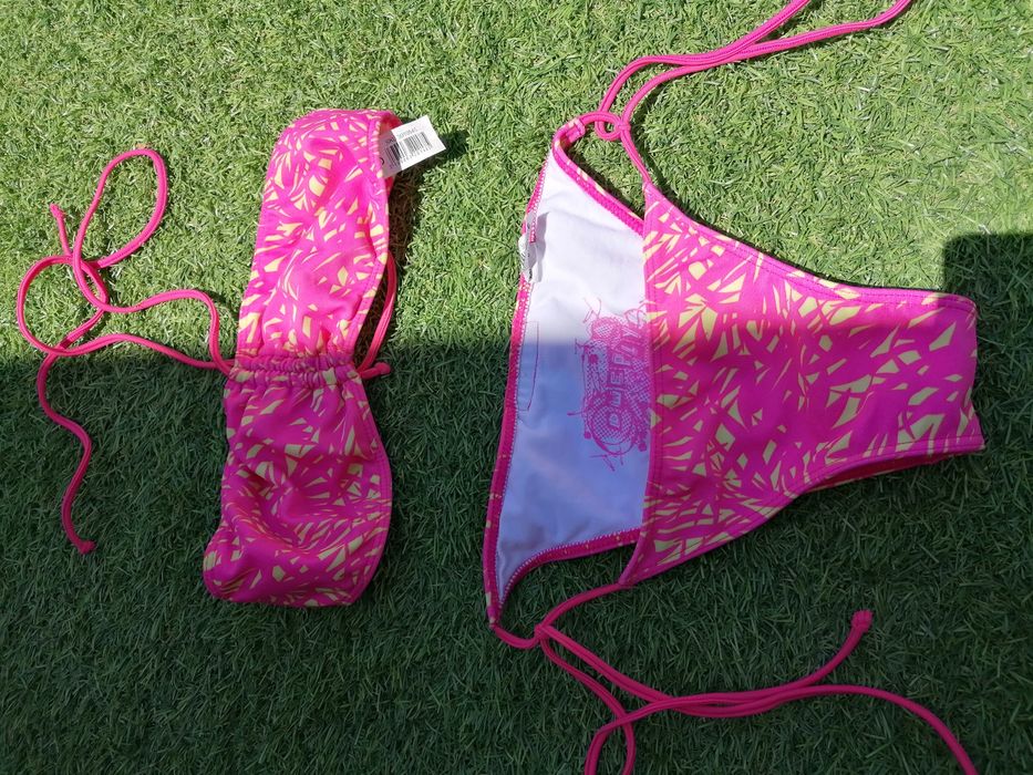 Bikini Rosa deeply