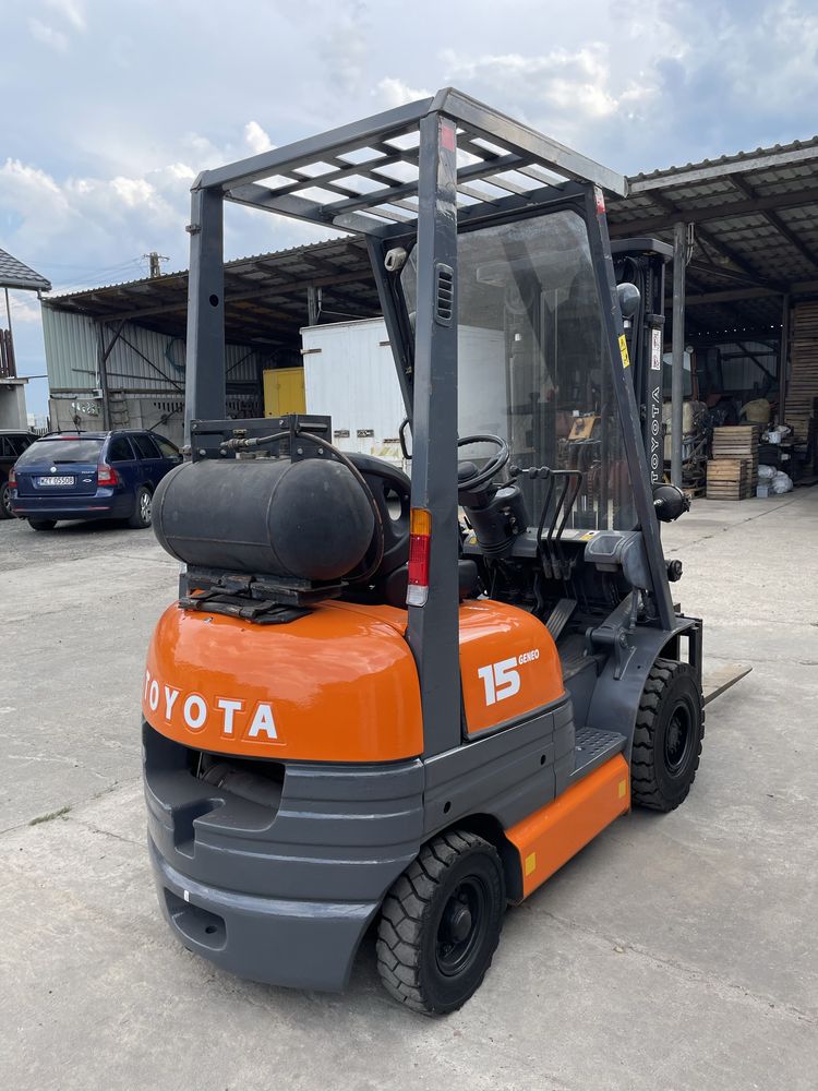 Wózek widłowy Toyota 6FGF15** FGF16** FGF20** Triplex** ZOBACZ**