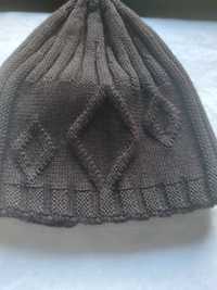 Женская вязанная шапочка
