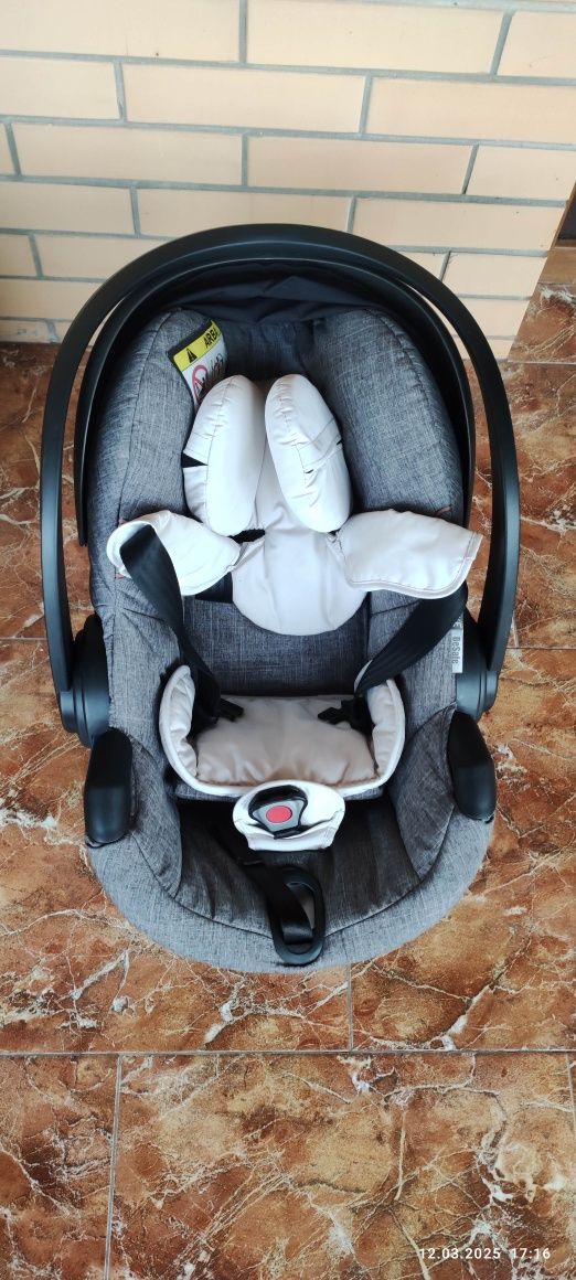 Stokke V6  3 in 1. Детская коляска, люлька и автокресло.