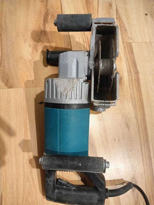 Bruzdownica MAKITA SG150