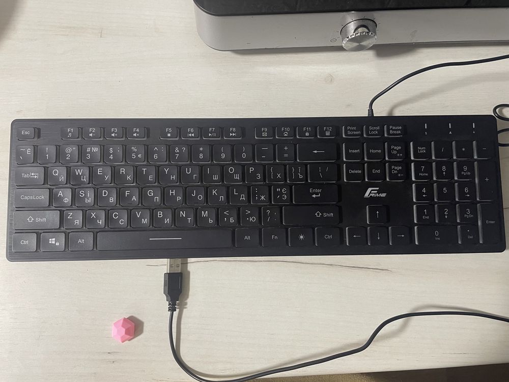 Клавіатура для ноутбуку або компʼютеру. Клавіатура що світиться