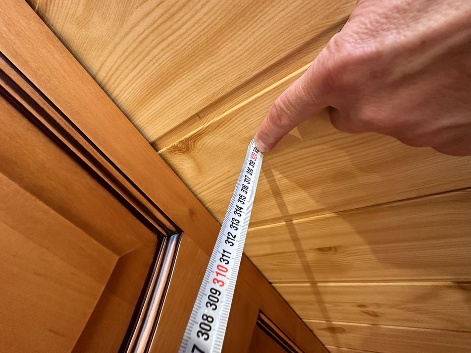 Kuchnia rustykalna z drewnianymi frontami