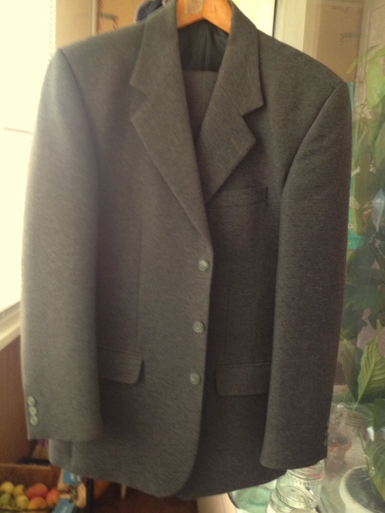 Мужской костюм серый с зелёным отливом, размер 48, плотный, тёплый