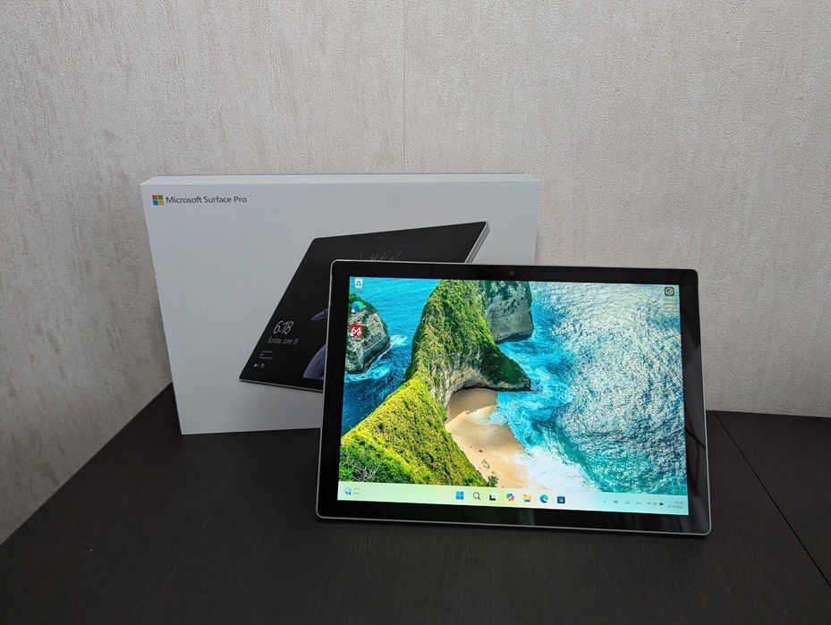 Microsoft Surface Pro 5 8/256gb Intel i5-7300u