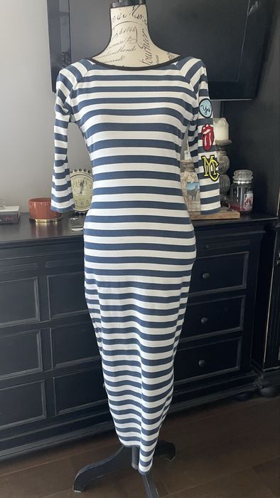 Sukienka midi w paski S naszywki dekolt na plecach