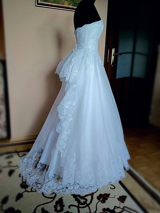 Zjawiskowa biała koronkowa suknia ślubna + welon i bolerko