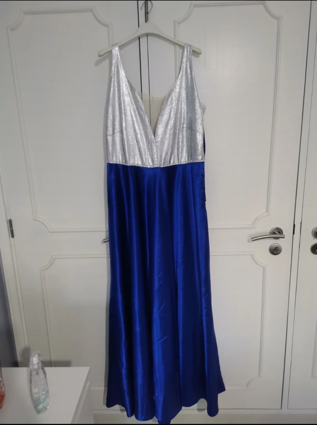 Vestido azul e prateado