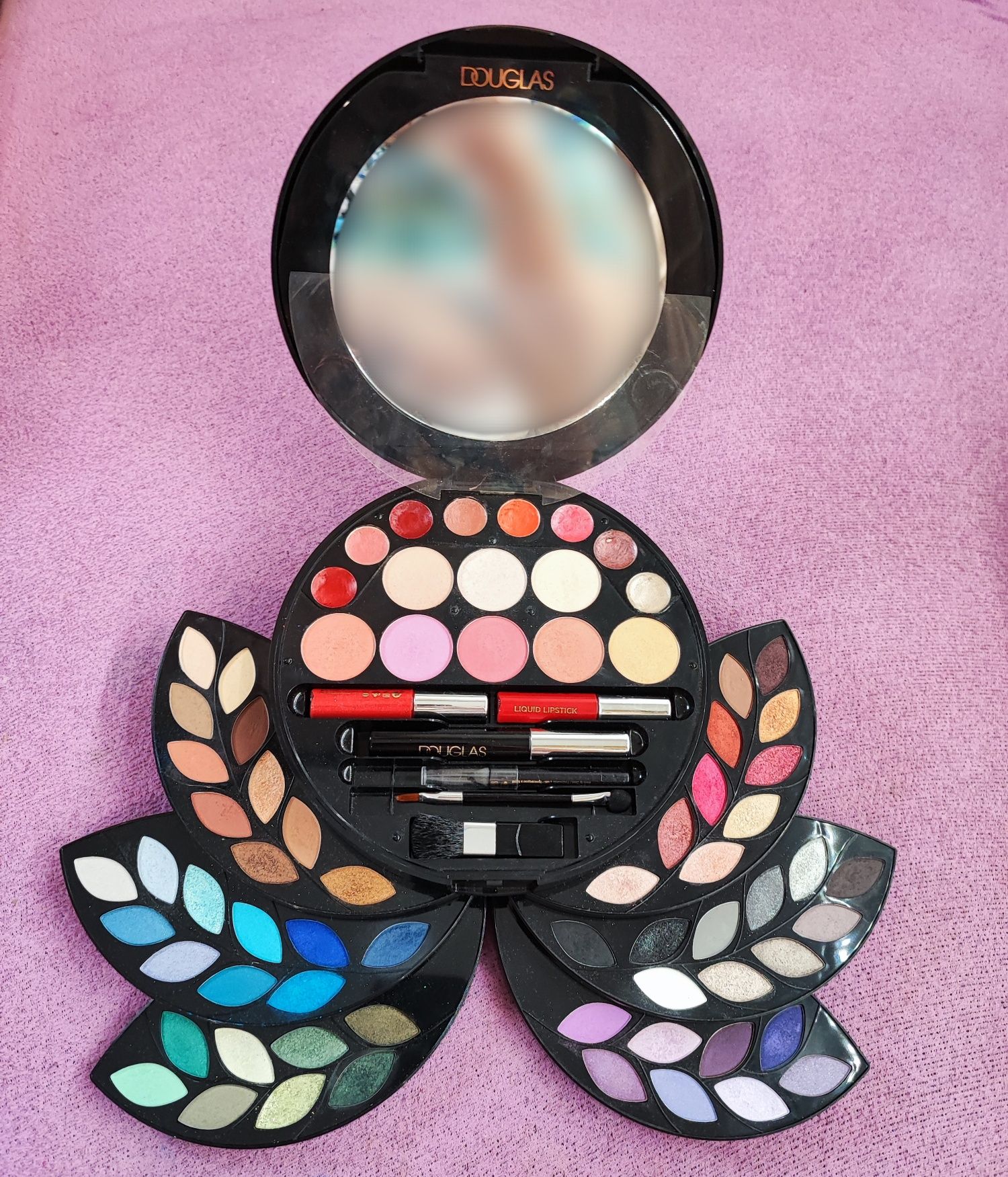 Glam Palette Douglas