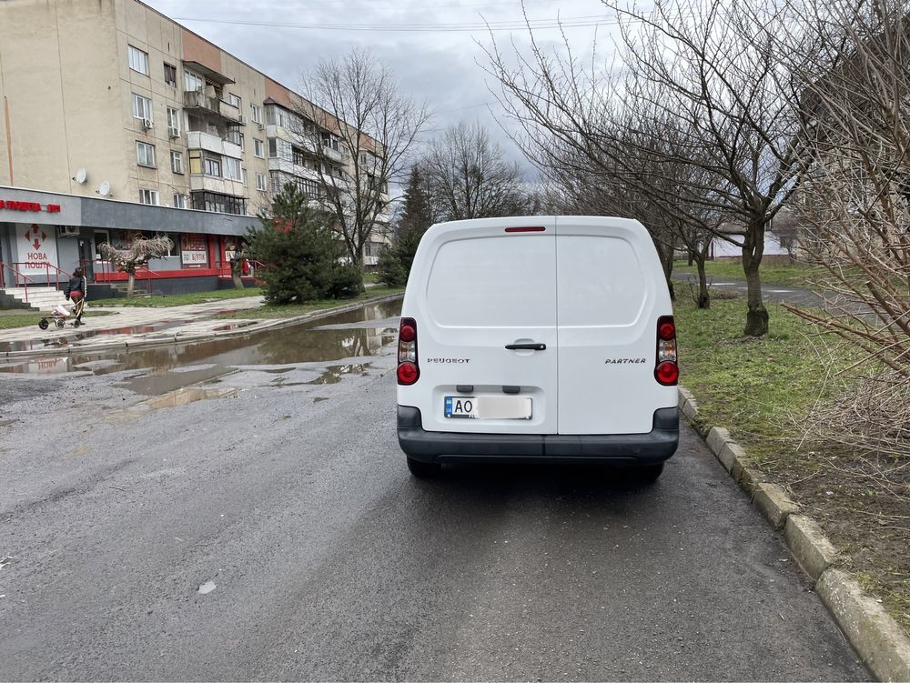 Peugeot Partner Maxi 2017 року випуску