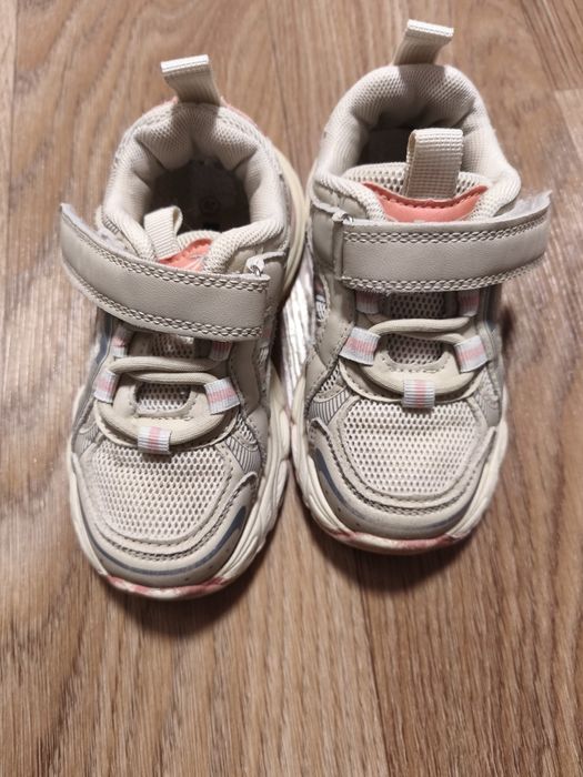 Кросовки на дівчинку