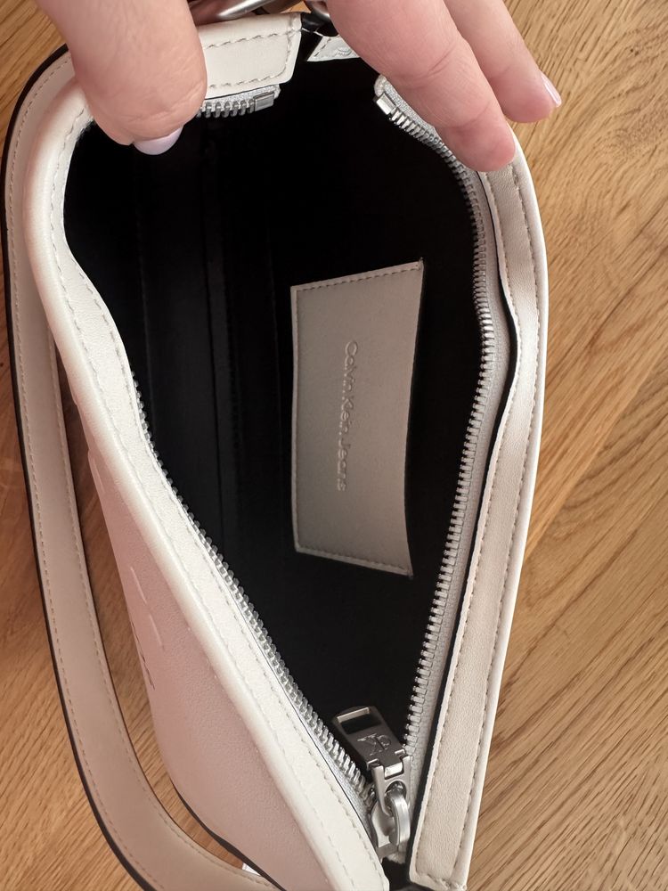 Biała torebka Calvin Klein