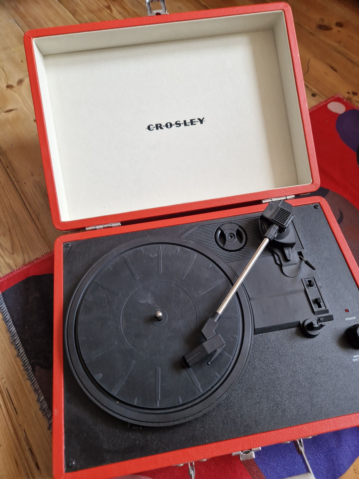 Gramofon Crosley Cruiser Deluxe Red.
