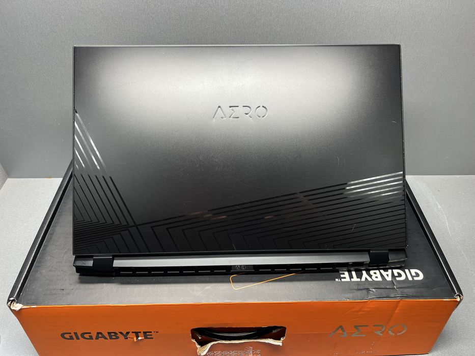 3 Ноутбук Gigabyte Aero 17 KC i7-10870H/16/1Tb/RTX3060/17,3/300Hz