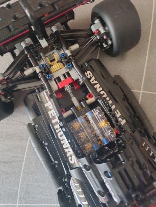 Продам Mercedes-AMG F1 W14 !!в собранном виде!!