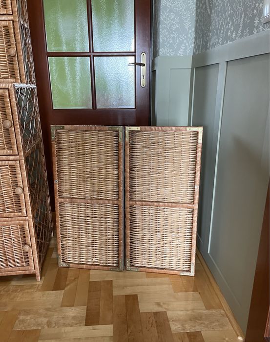 Front fronty z wikliny z zawiasami