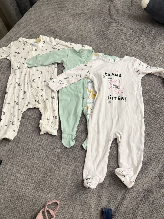 Віддам речі на дівчинку