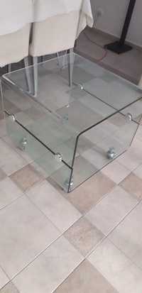 Mesa de vidro temperado para apoio com rodas.