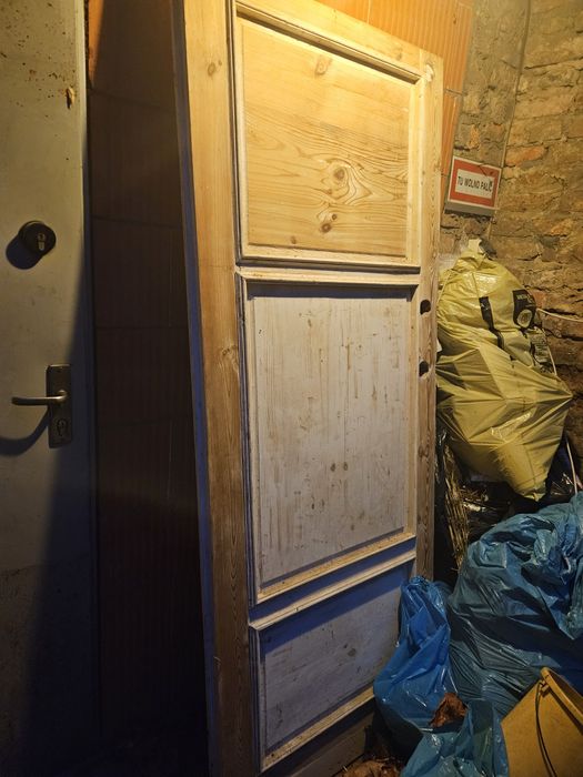 Drzwi drewniane używane