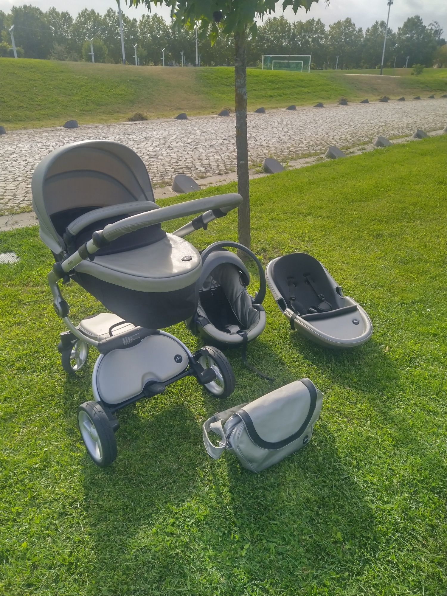 Carrinho de bebê Mima trio