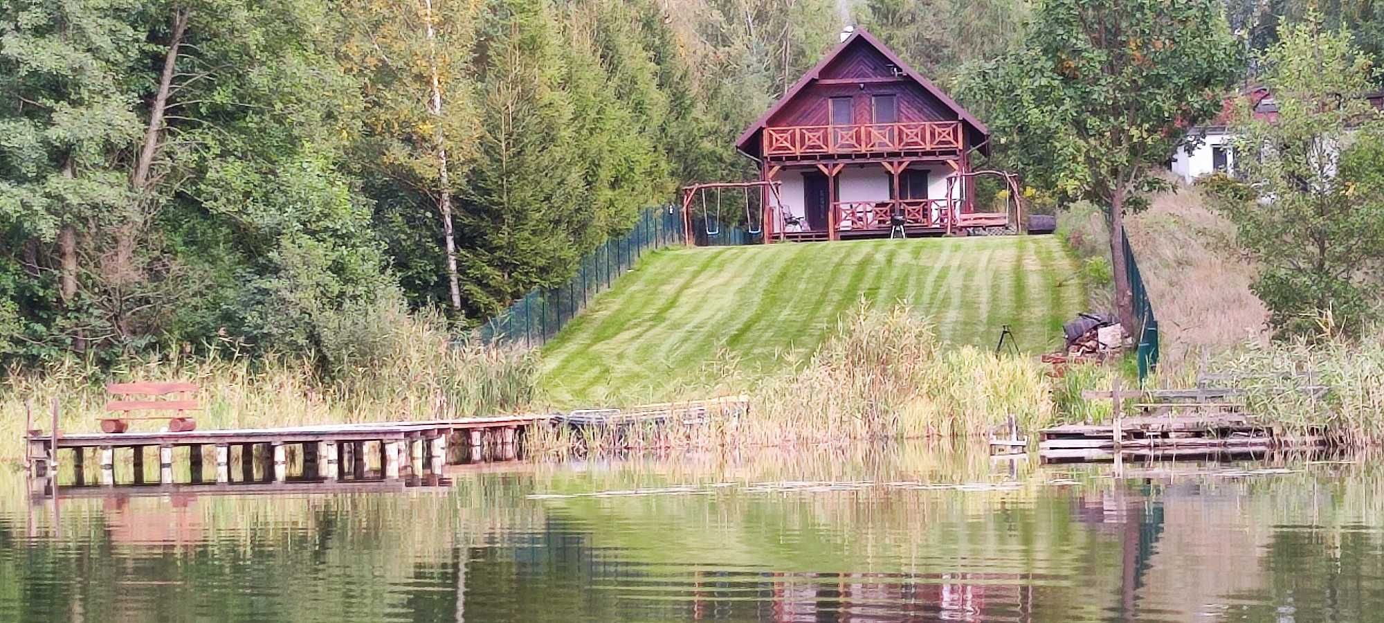 Dom nad jeziorem z własną linią brzegowa i pomostem. Cisza i spokój!