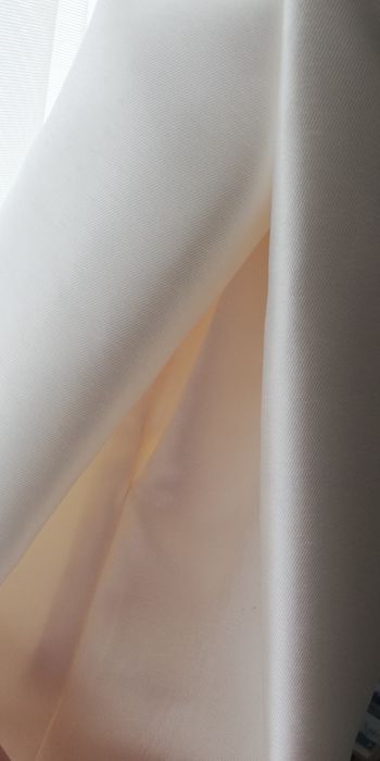 Suknia ślubna z odkrytymi plecami i kieszeniami (materiał mikado)