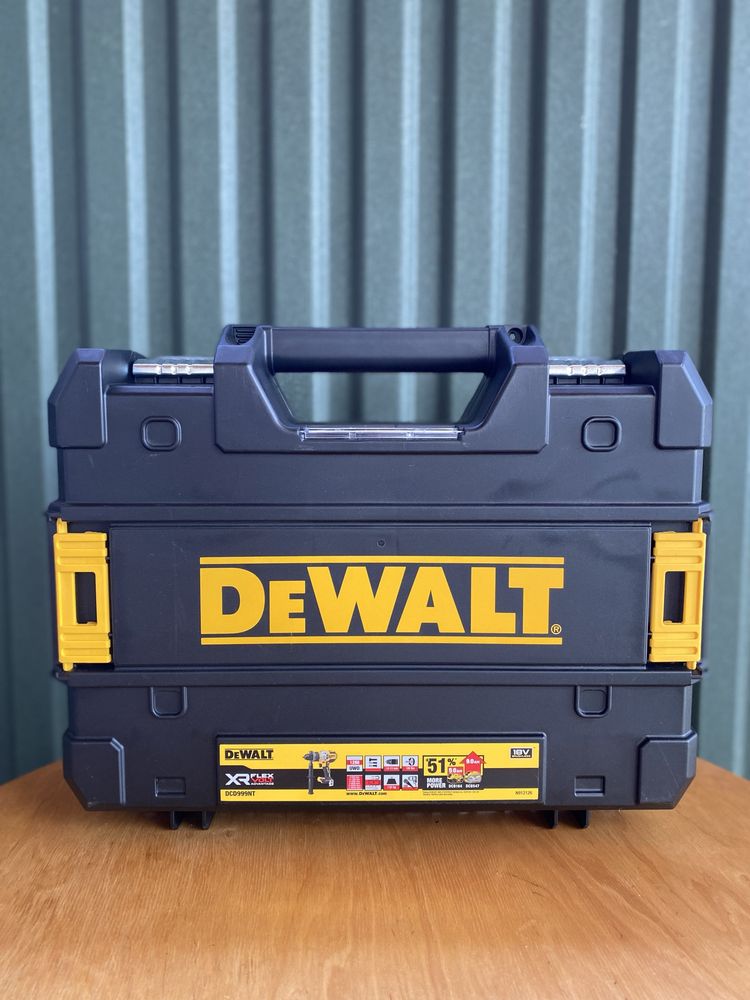 Дриль-шурупокрут 18V DeWALT DCD999