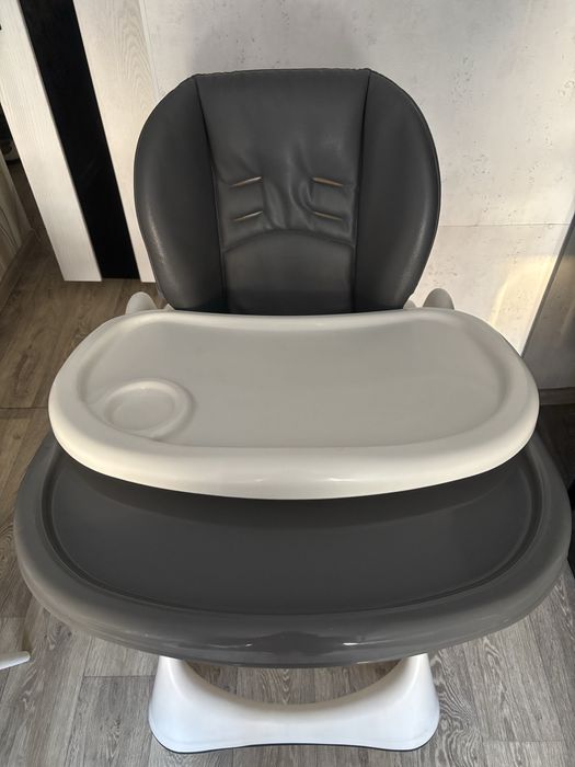 Дитячий стульчик для годування