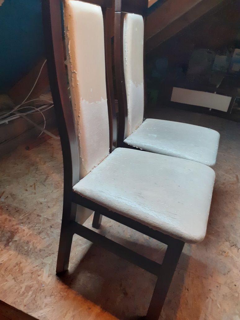 Krzesła stołki 4 sztuki