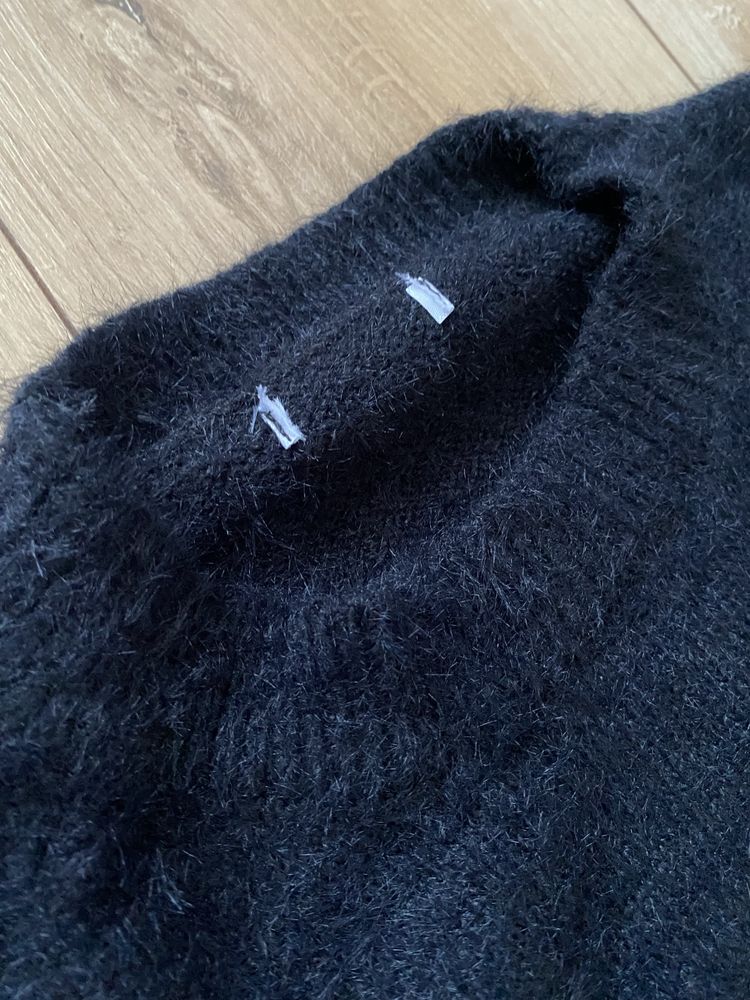 Czarny puszysty sweter z napisem Saint Laurent modny, oversize