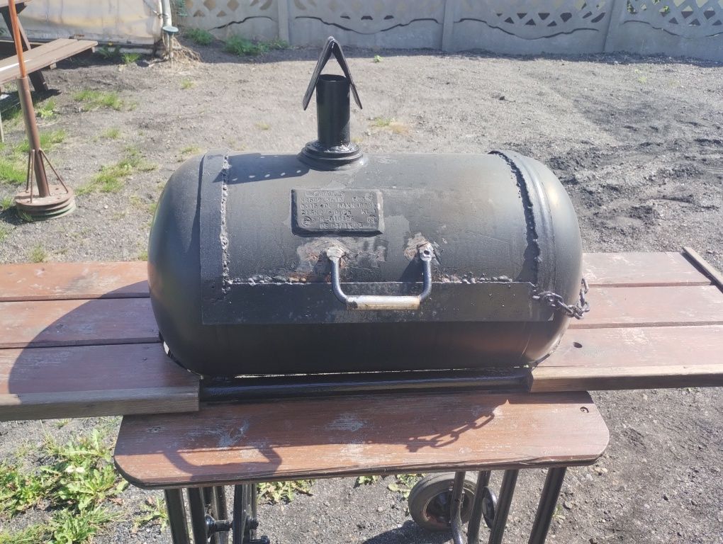 Grill ogrodowy węglowy