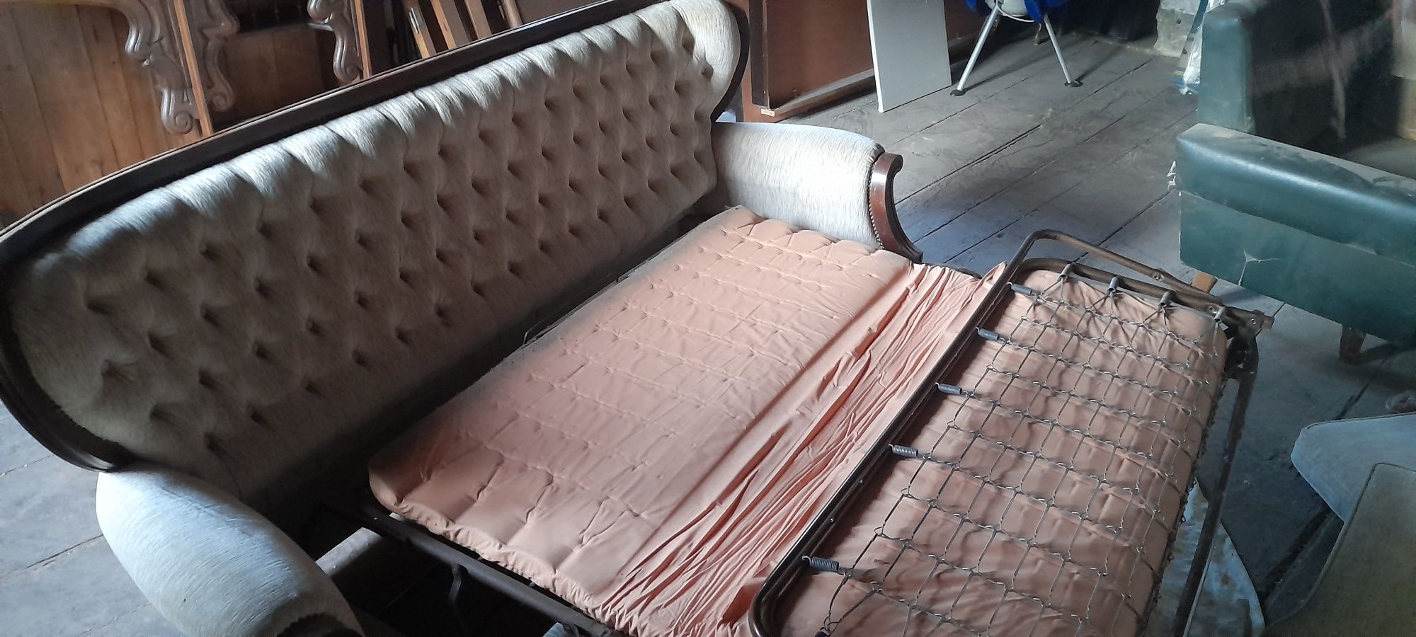 Sofá antigo, vintage que transforma em cama