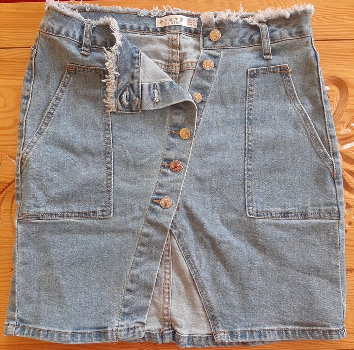 Damska spódnica jeansowa