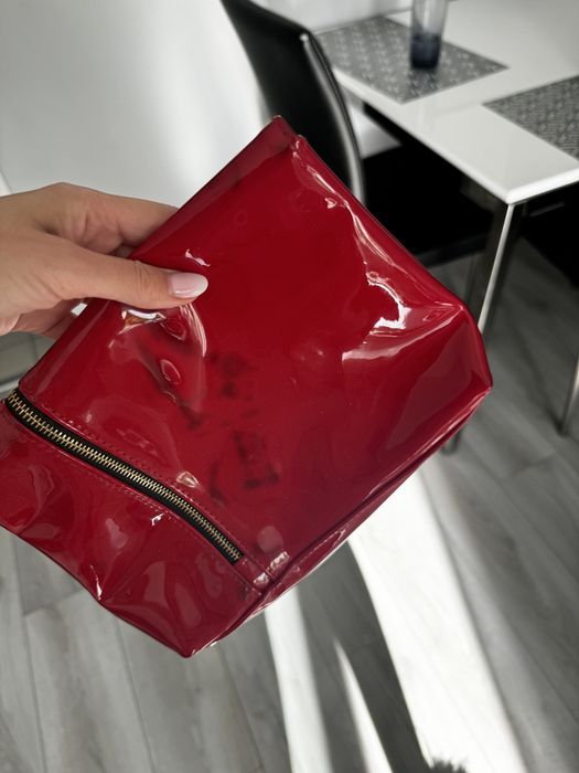 Lakierowana kopertowka Ysl czerwona