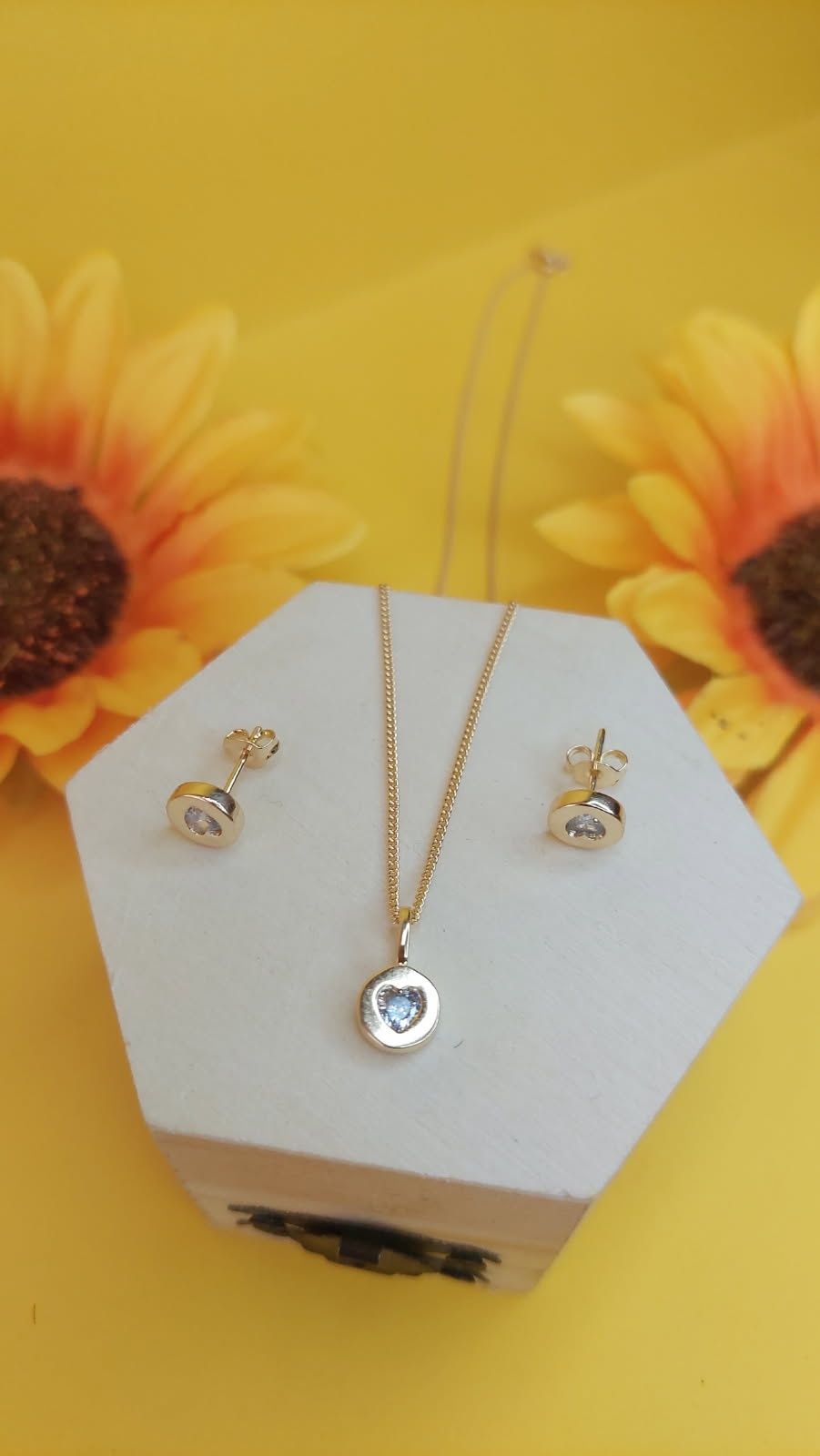 Conjunto foleado a ouro 18 com zirconia  semijoia de qualidade.