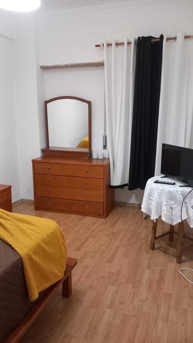 Arrendo quarto a 7 minutos do metro de Odivelas.